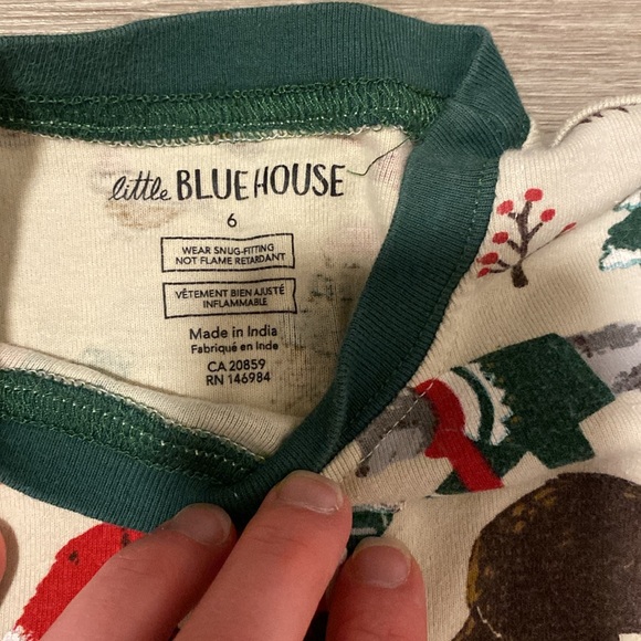 Kids 2 piece pyjama set. Little Blue House size 6 - Picture 2 of 3